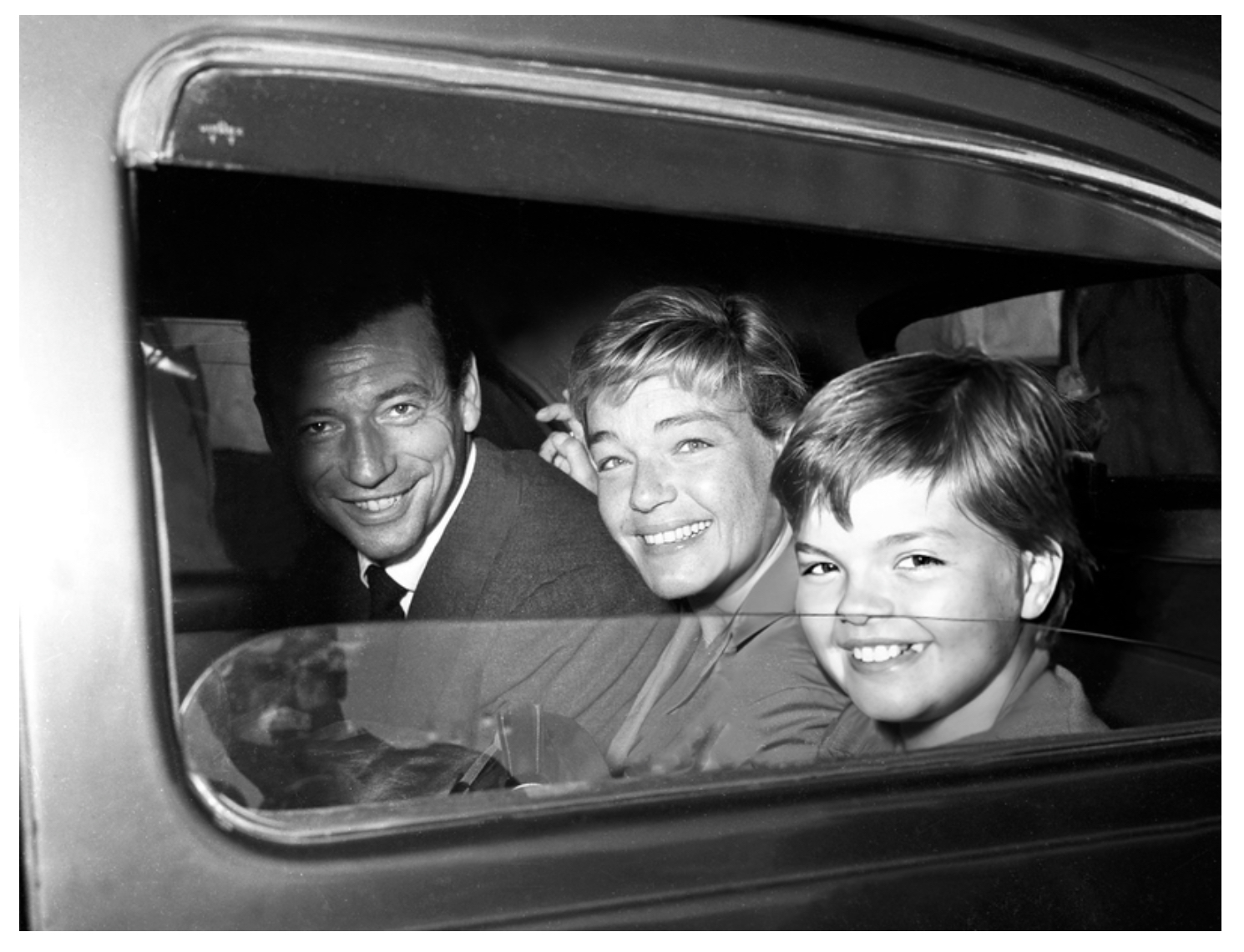 SIMONE SIGNORET: A STUDY IN CINEMATIC INTELLIGENCE